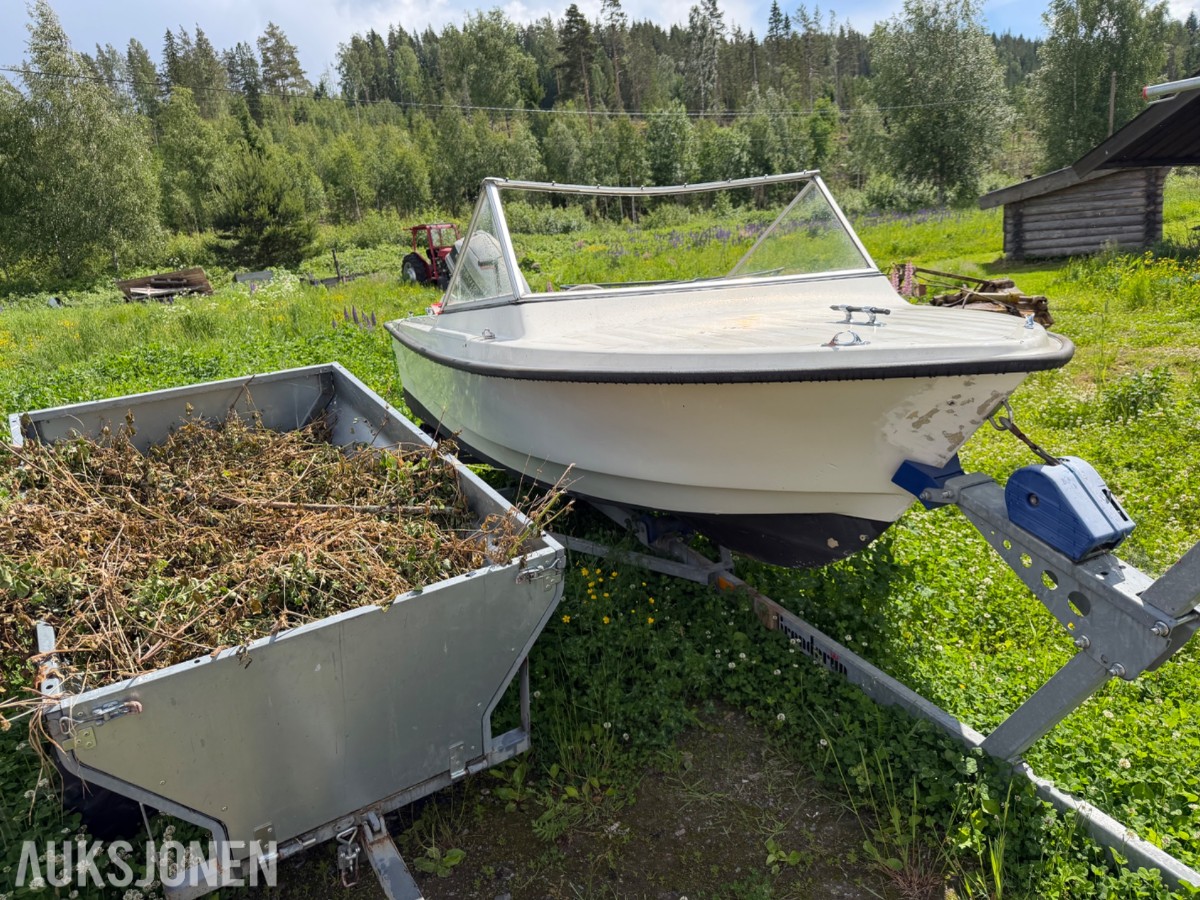 17 fot glassfiberbåt med 50 hk og henger