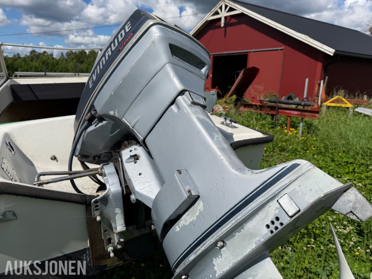17 fot glassfiberbåt med 50 hk og henger