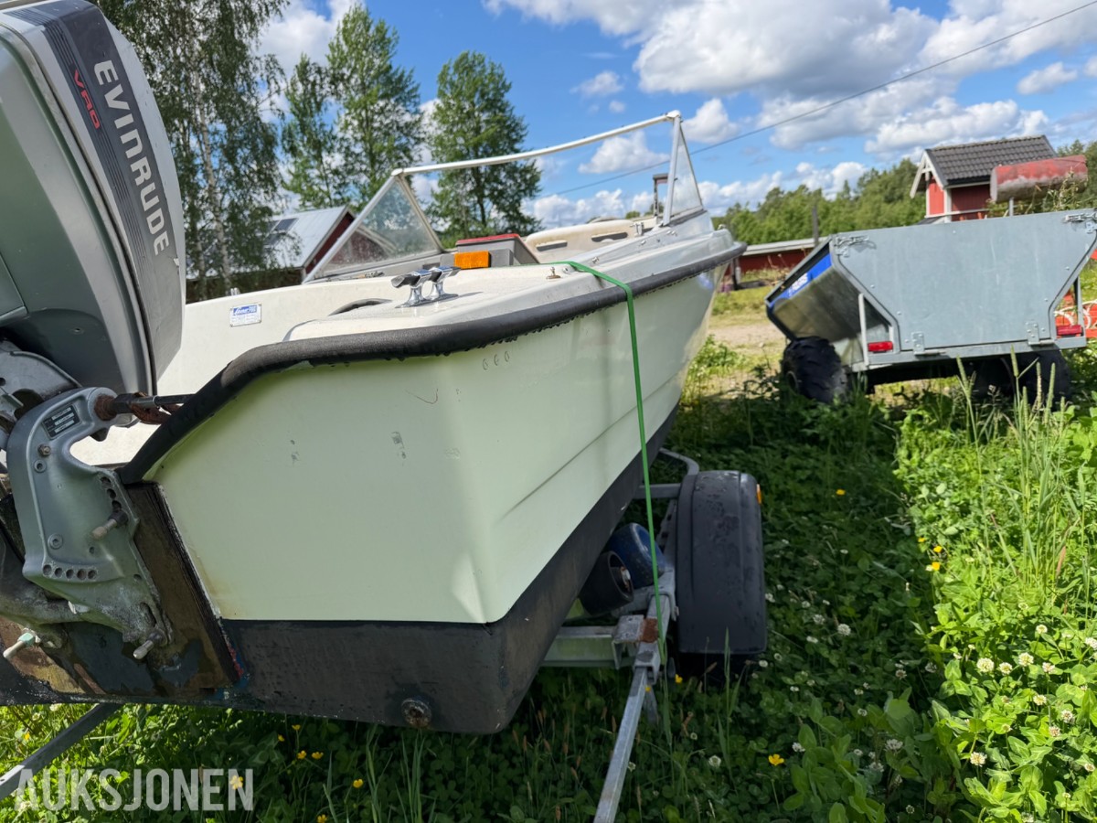 17 fot glassfiberbåt med 50 hk og henger