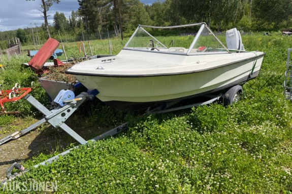 17 fot glassfiberbåt med 50 hk og henger