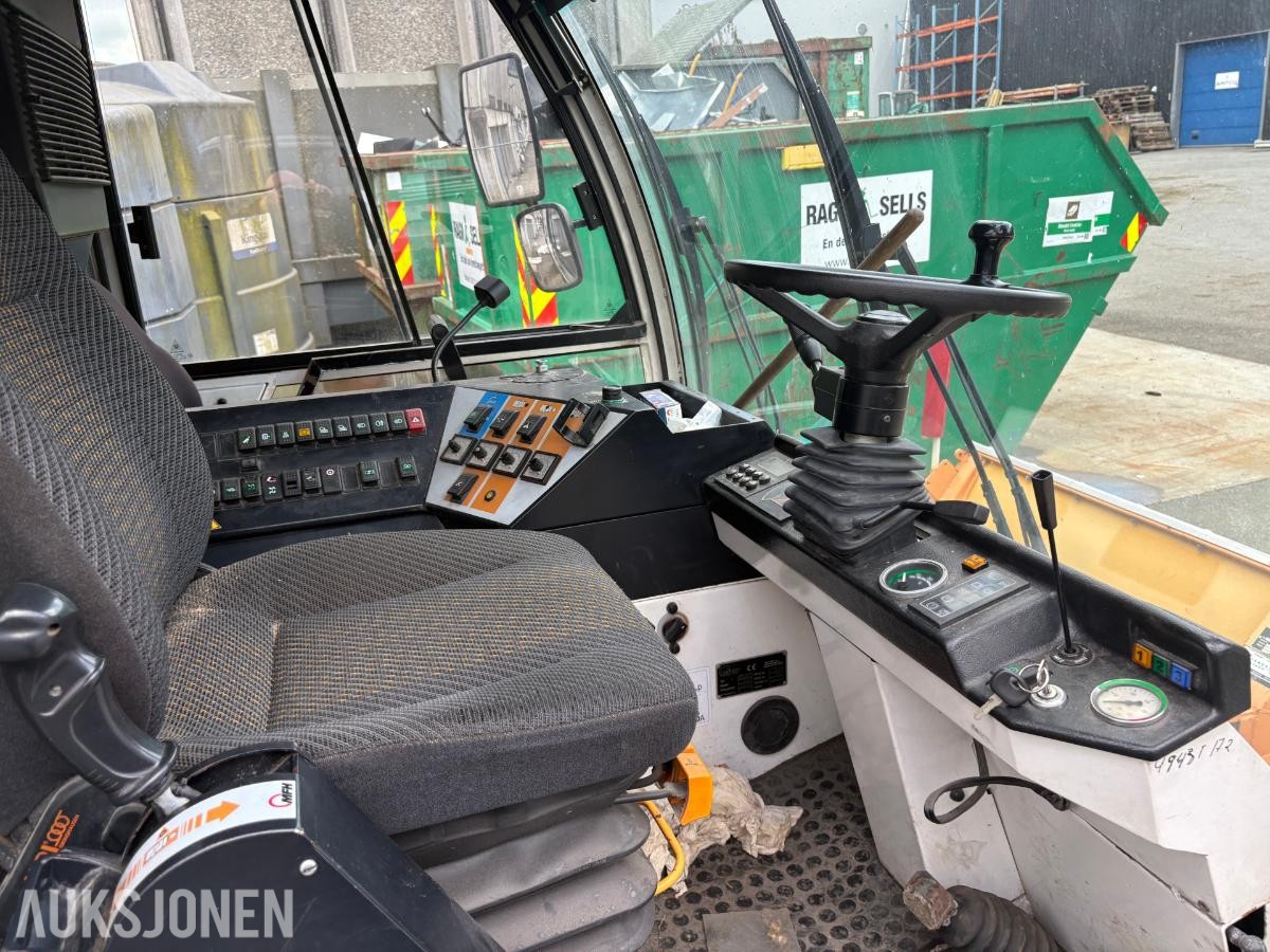 2007 Aebi MFH 5000 Redskapsbærer/sopebil