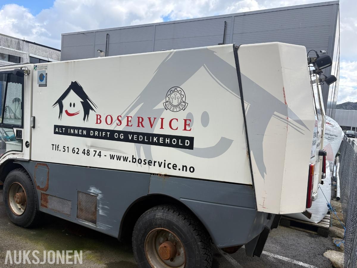 2007 Aebi MFH 5000 Redskapsbærer/sopebil