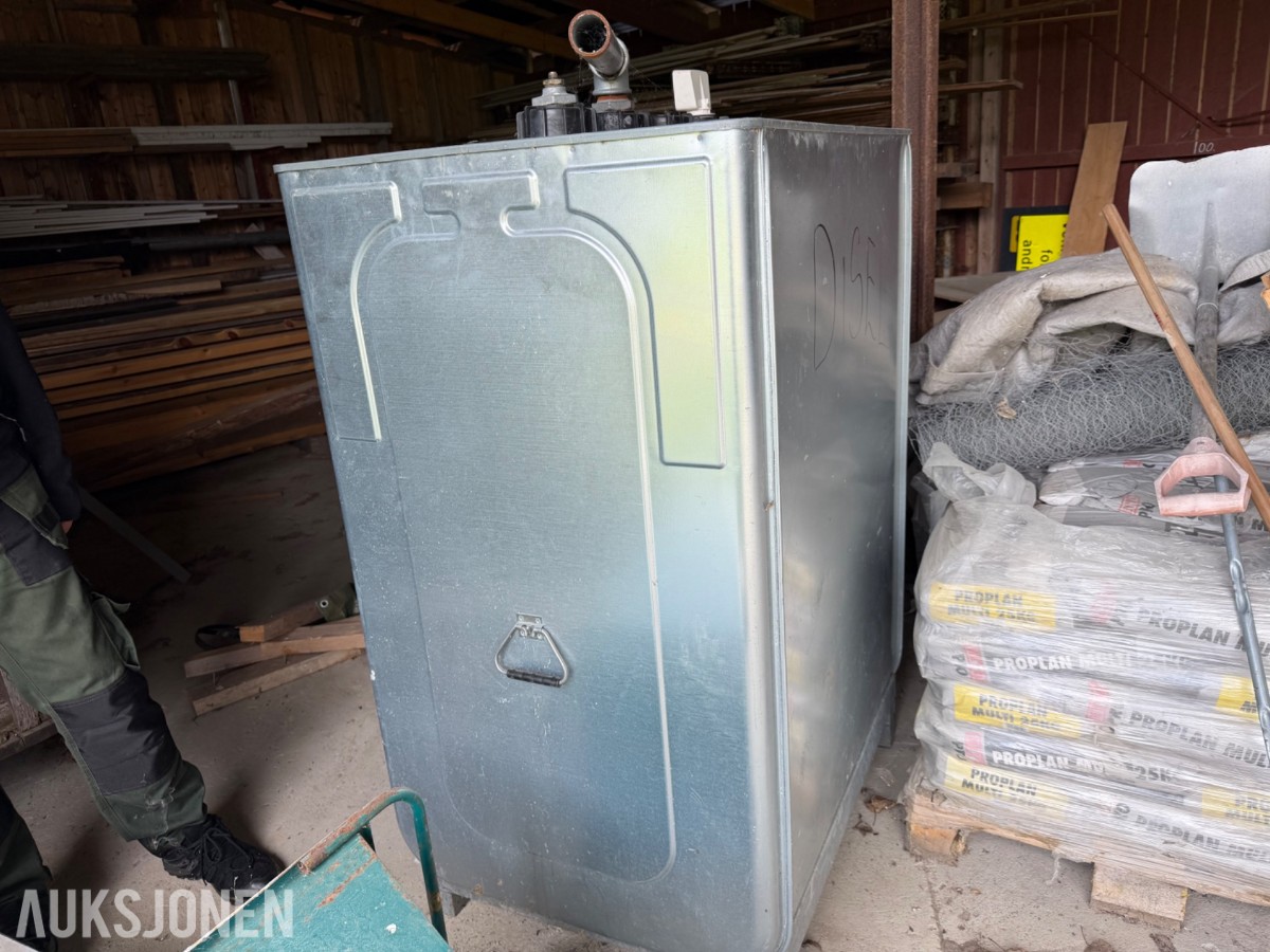 Roth 750 l. Diseltank m/pumpe