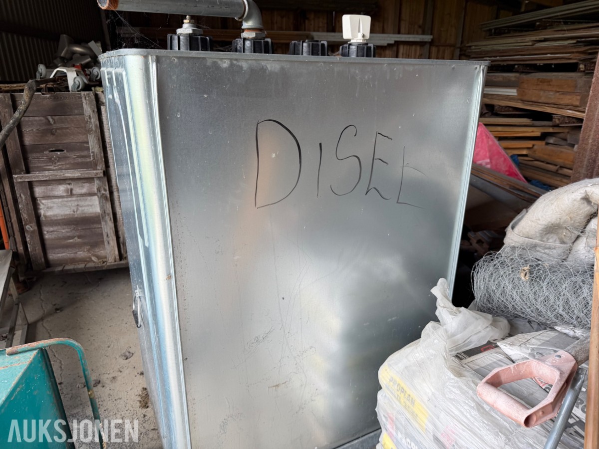Roth 750 l. Diseltank m/pumpe
