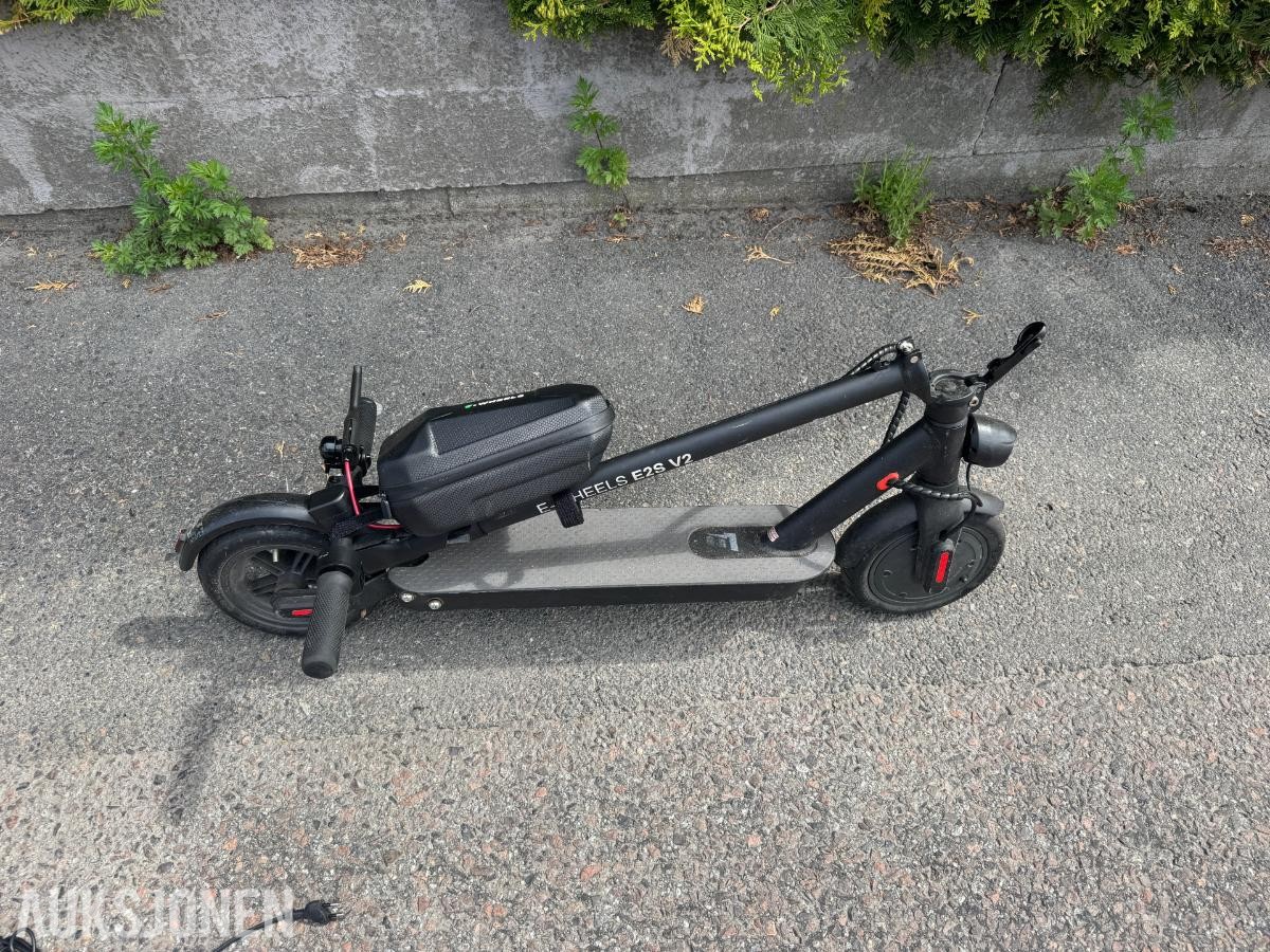 E-Wheels E2S V2 Elektrisk Sparkesykkel - Repobjekt