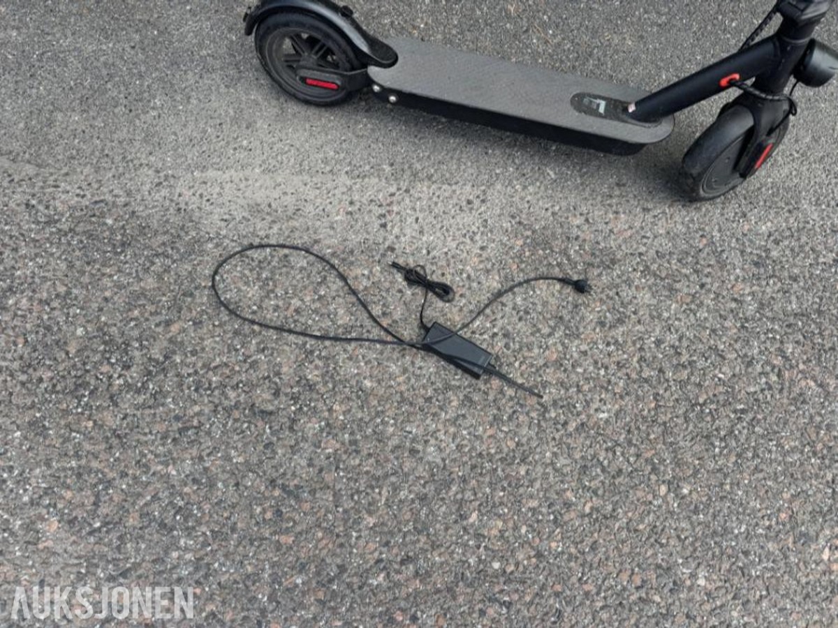 E-Wheels E2S V2 Elektrisk Sparkesykkel - Repobjekt