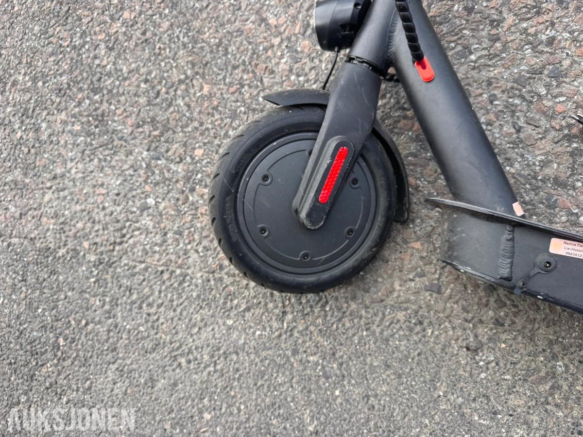 E-Wheels E2S V2 Elektrisk Sparkesykkel - Repobjekt