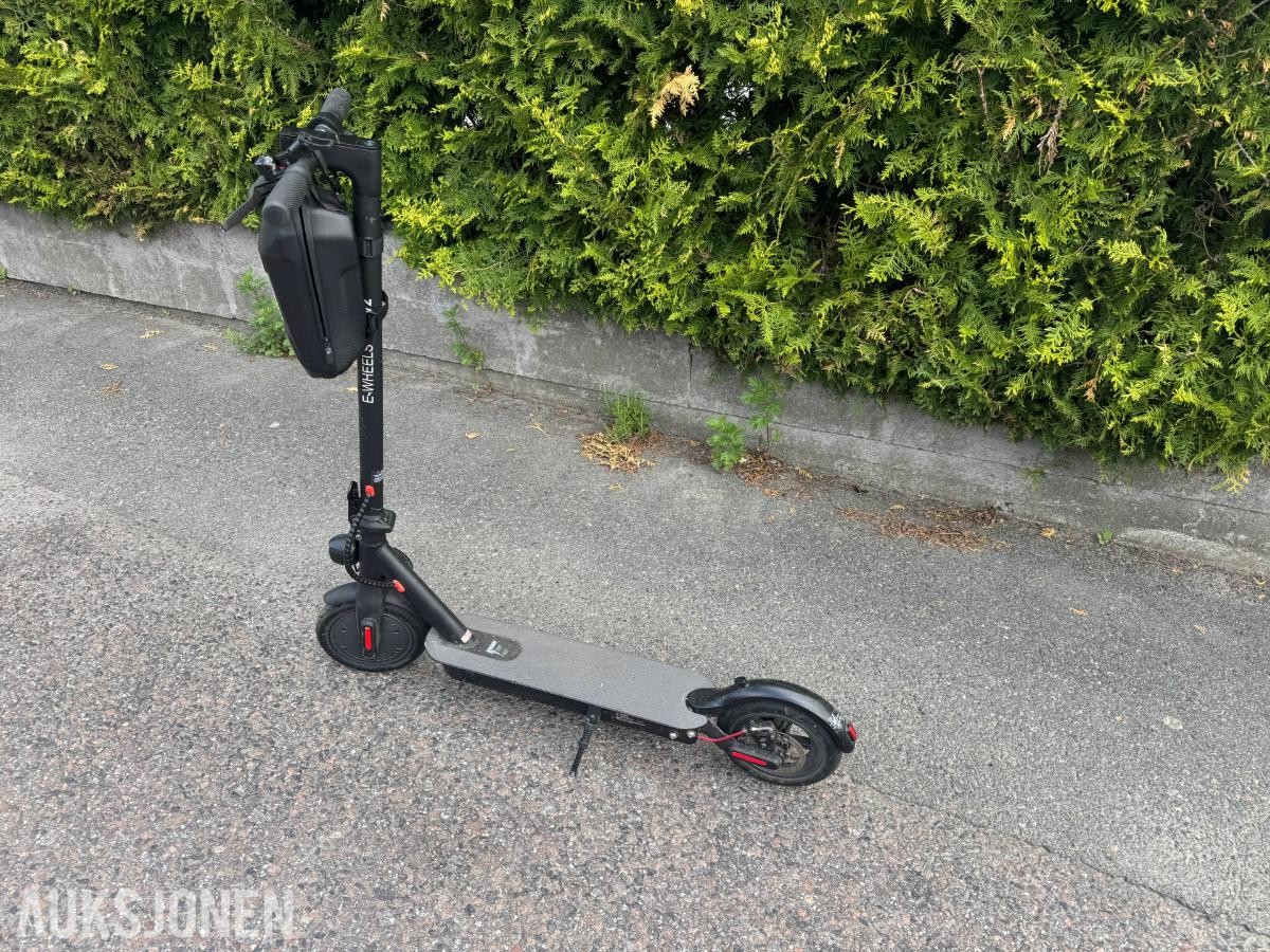 E-Wheels E2S V2 Elektrisk Sparkesykkel - Repobjekt
