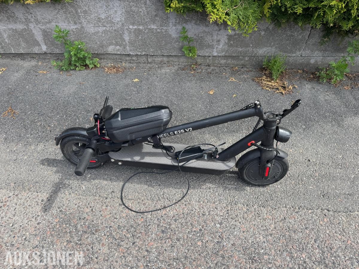 E-Wheels E2S V2 Elektrisk Sparkesykkel - Repobjekt