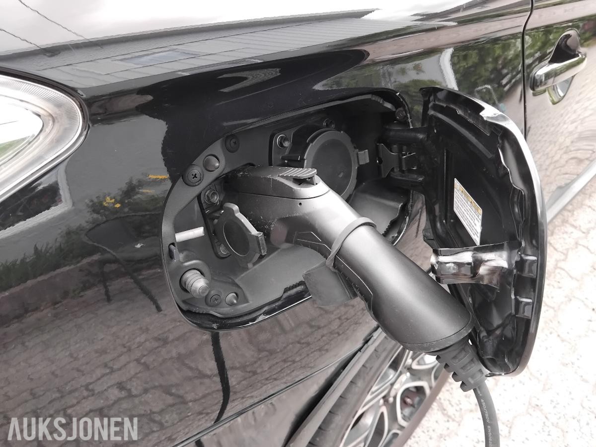 2015 Mitsubishi Outlander PHEV 2.0 Hybrid 121hk 4WD Cruisekontroll, ryggekamera, hengerfeste
