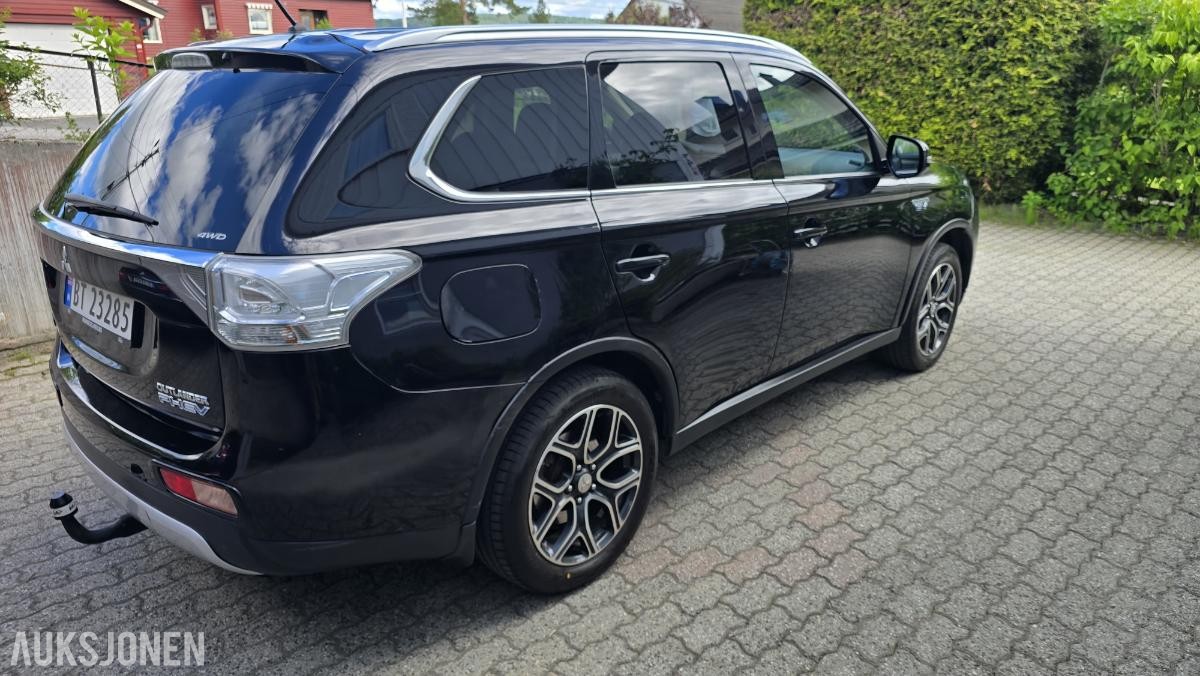 2015 Mitsubishi Outlander PHEV 2.0 Hybrid 121hk 4WD Cruisekontroll, ryggekamera, hengerfeste