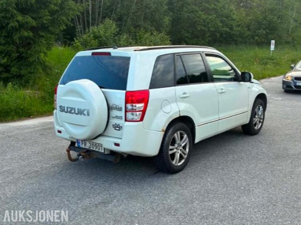 2013 Suzuki Grand Vitara 1.9D 129hk 4X4 piggdekk sommerhjul
