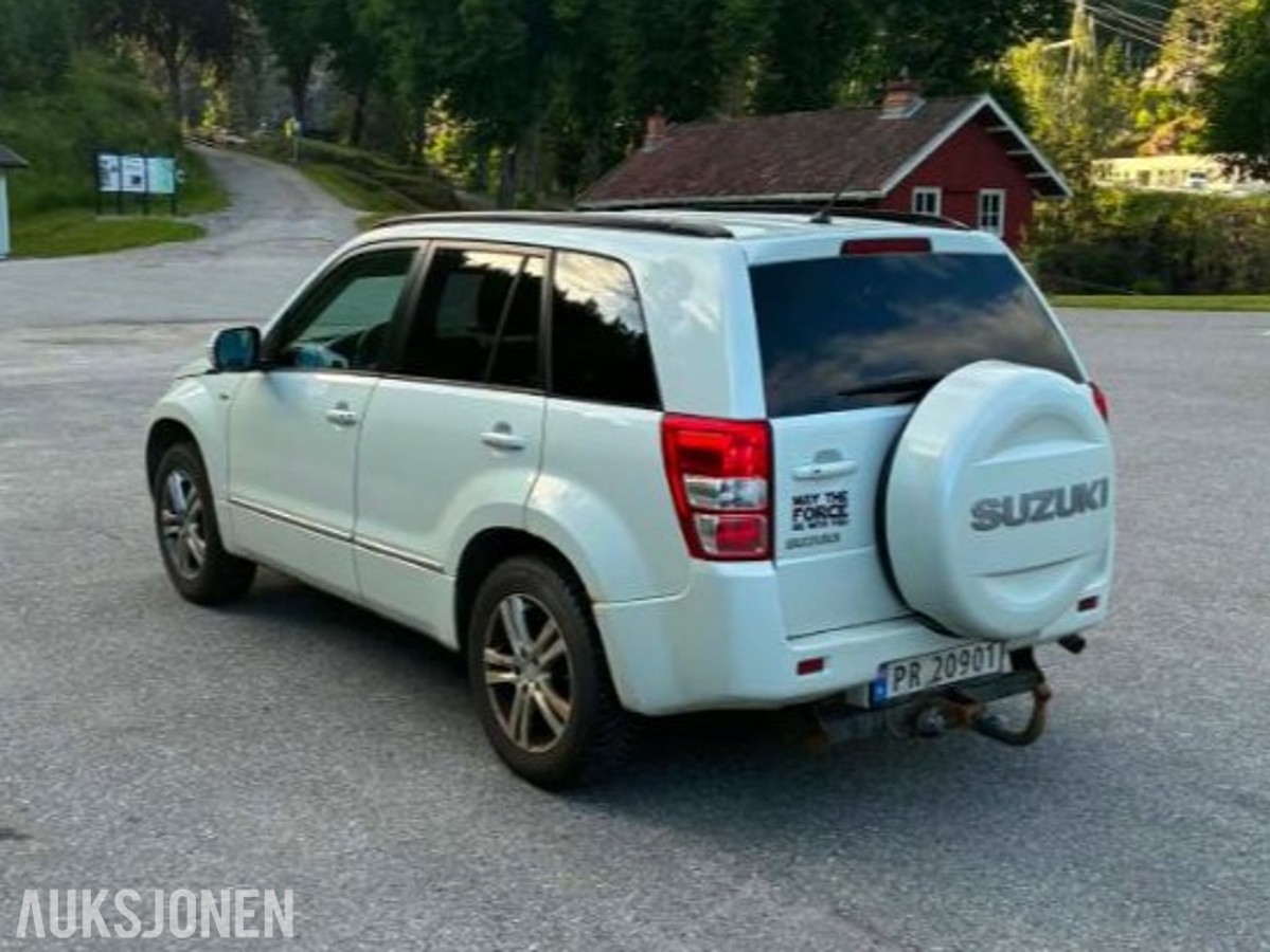 2013 Suzuki Grand Vitara 1.9D 129hk 4X4 piggdekk sommerhjul