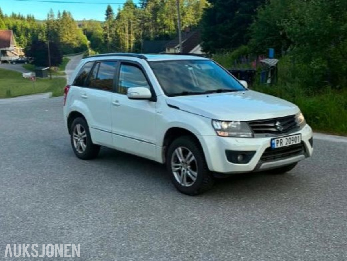 2013 Suzuki Grand Vitara 1.9D 129hk 4X4 piggdekk sommerhjul
