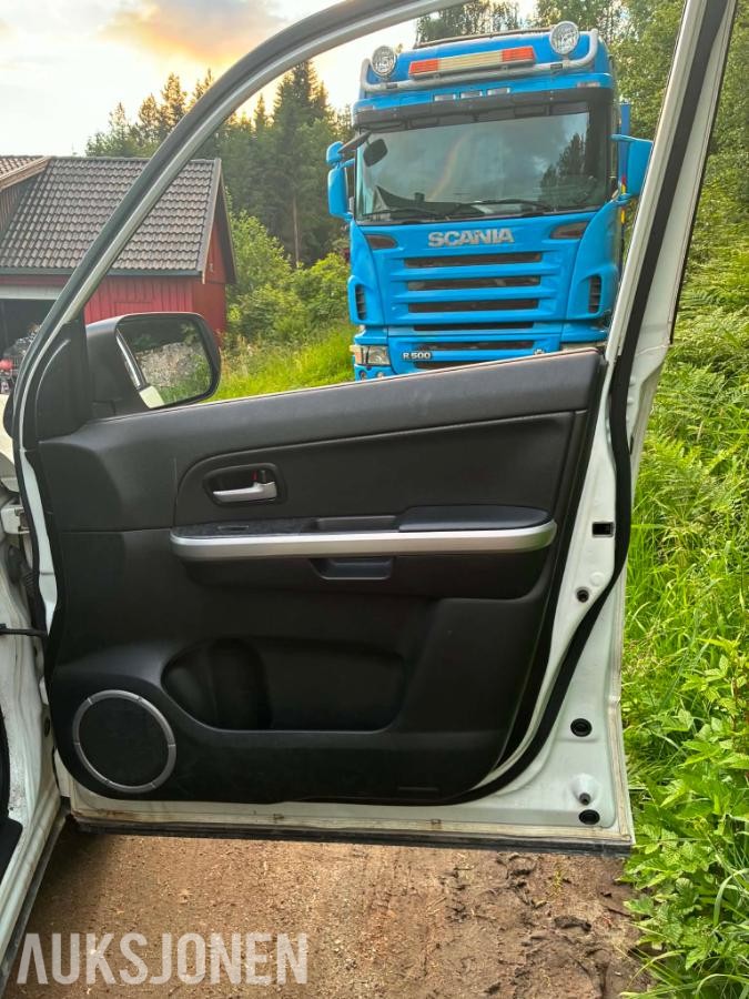 2013 Suzuki Grand Vitara 1.9D 129hk 4X4 piggdekk sommerhjul
