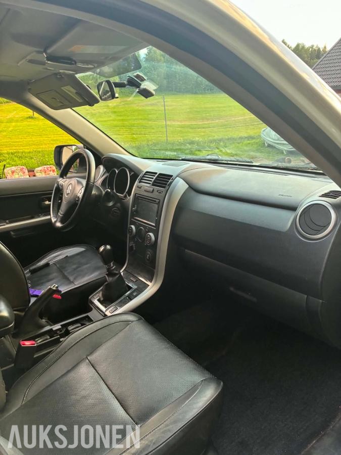2013 Suzuki Grand Vitara 1.9D 129hk 4X4 piggdekk sommerhjul