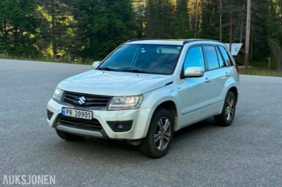 2013 Suzuki Grand Vitara 1.9D 129hk 4X4 piggdekk sommerhjul