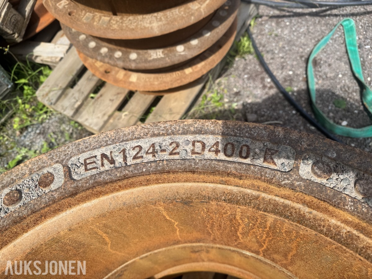 Ca 30 stk støpejernselementer - Kumlokk / Rister / Floatring
