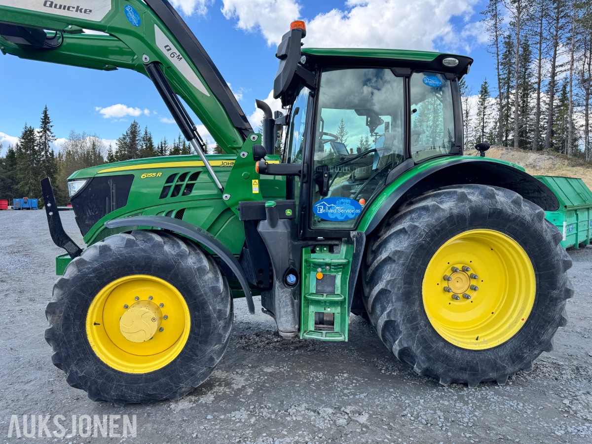 2021 John Deere 6155R med laster