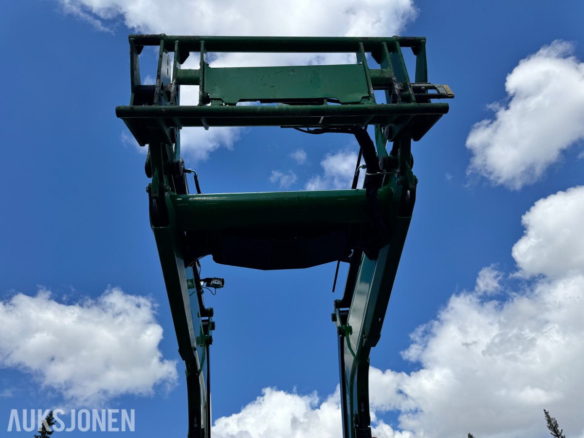 2021 John Deere 6155R med laster