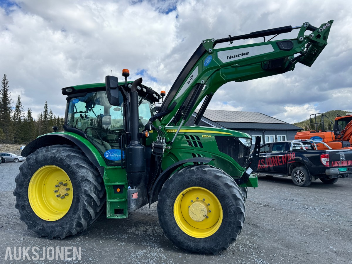 2021 John Deere 6155R med laster