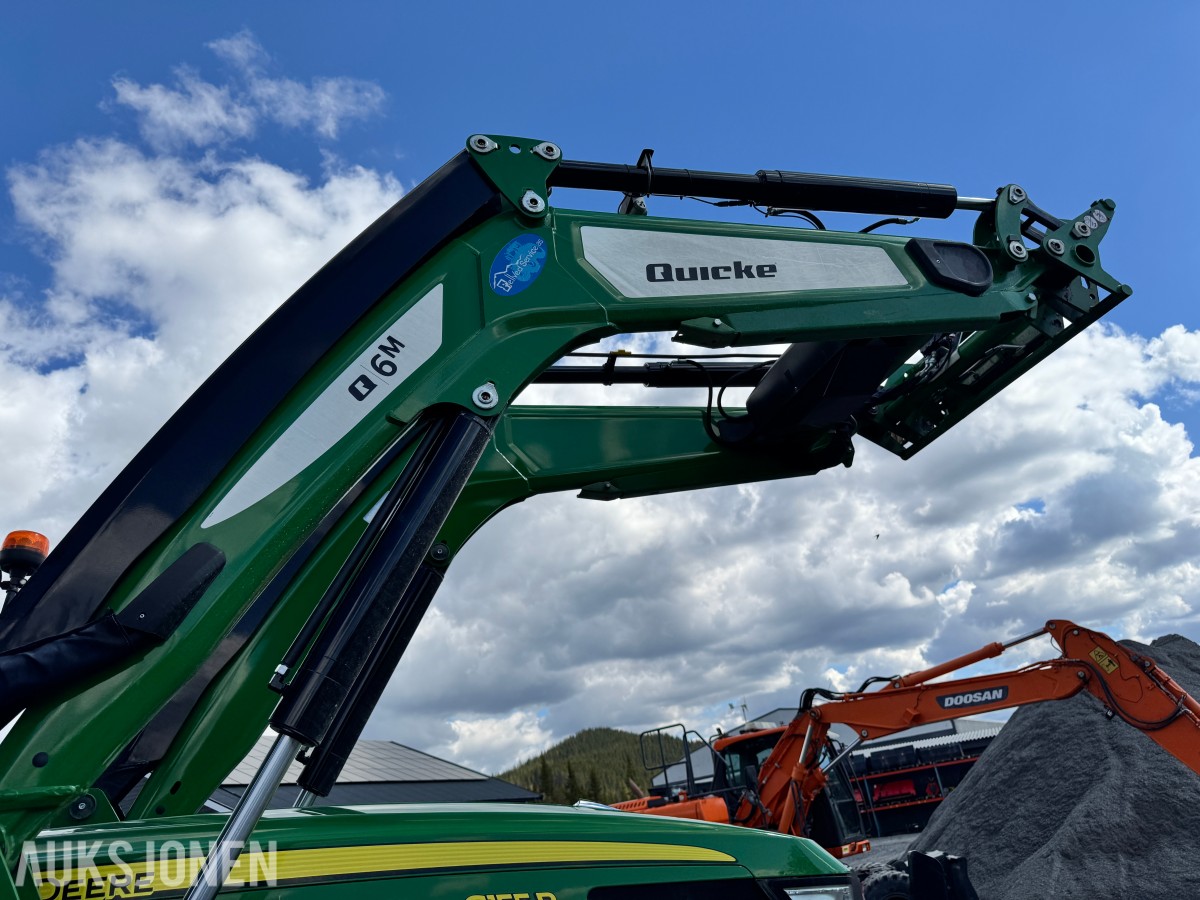 2021 John Deere 6155R med laster