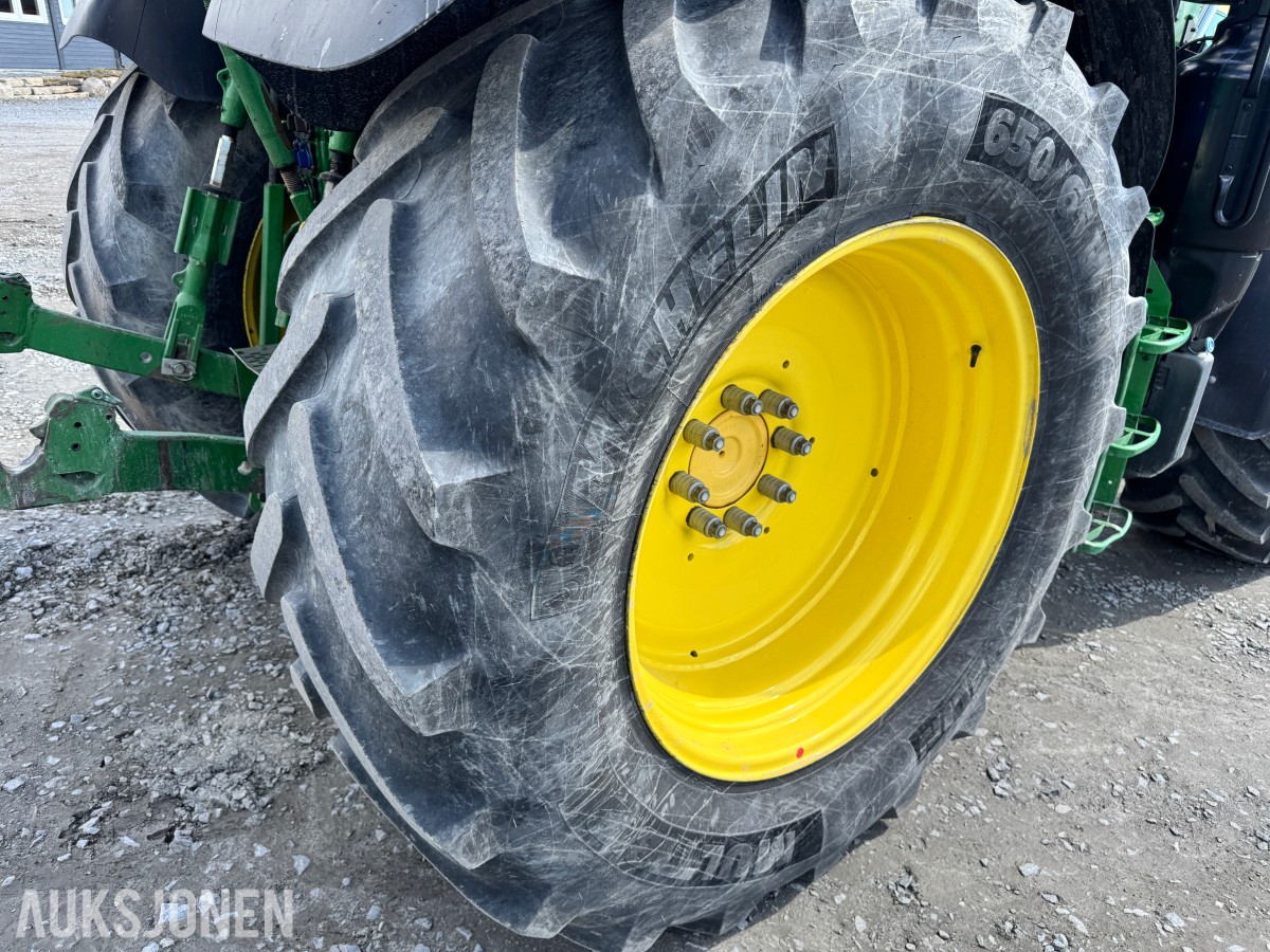 2021 John Deere 6155R med laster