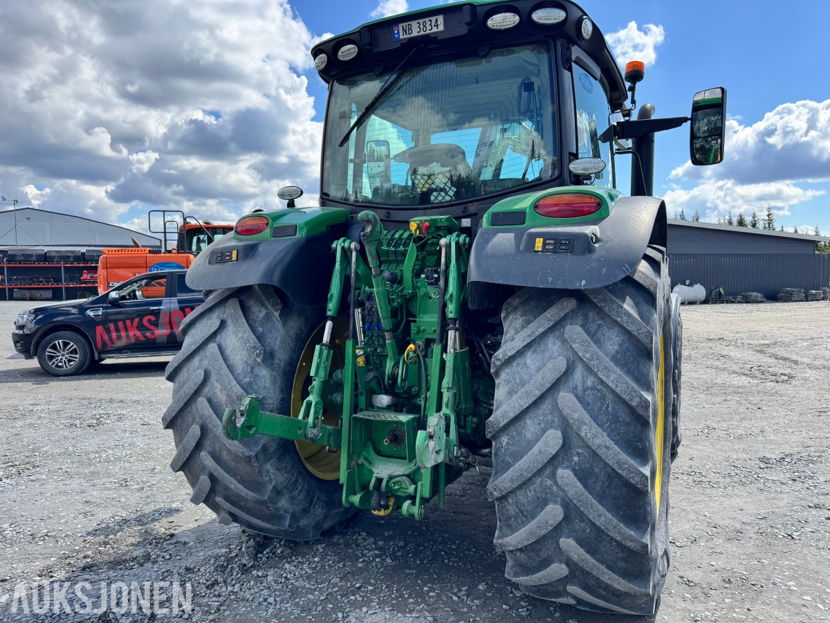 2021 John Deere 6155R med laster