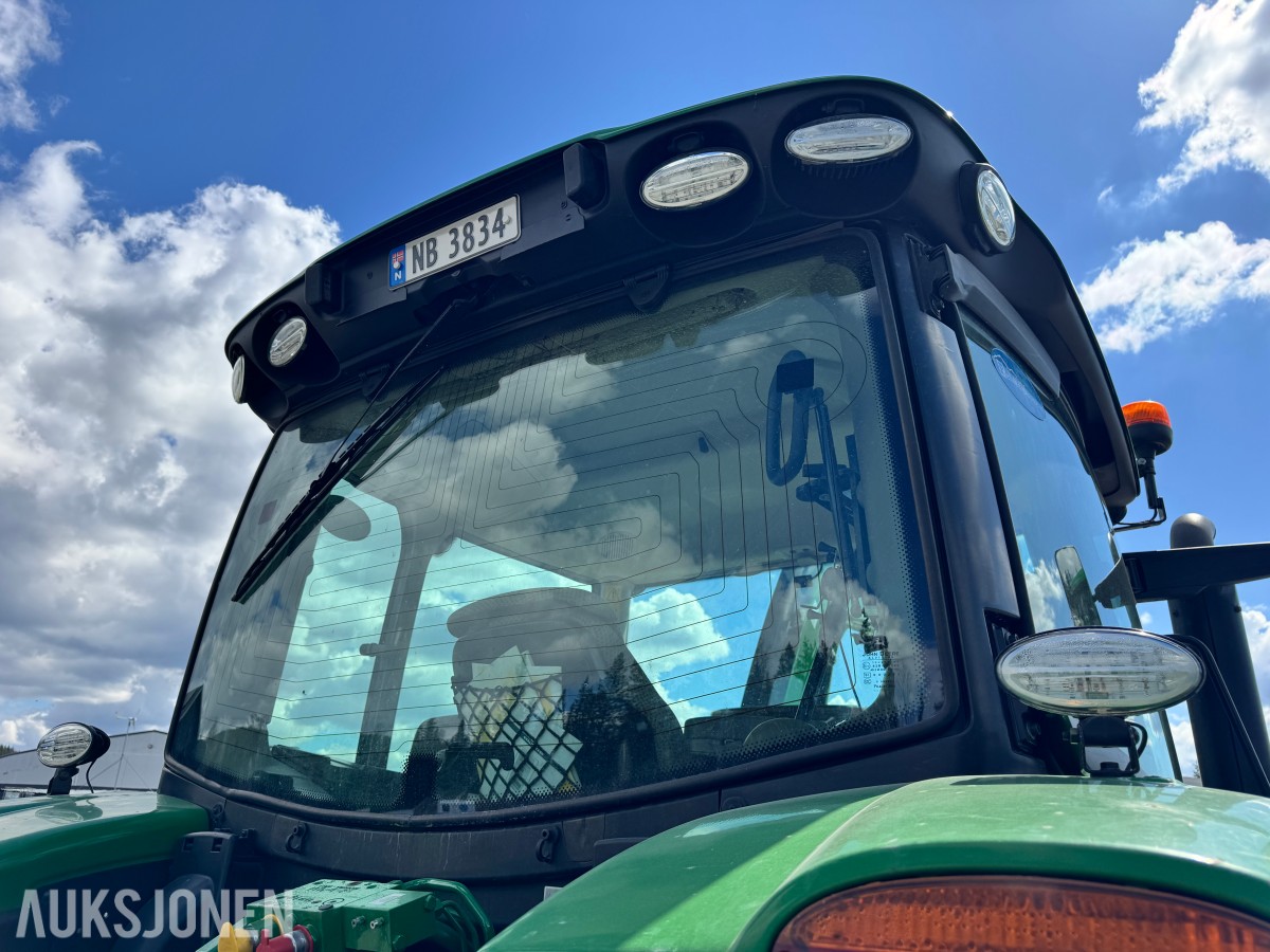 2021 John Deere 6155R med laster