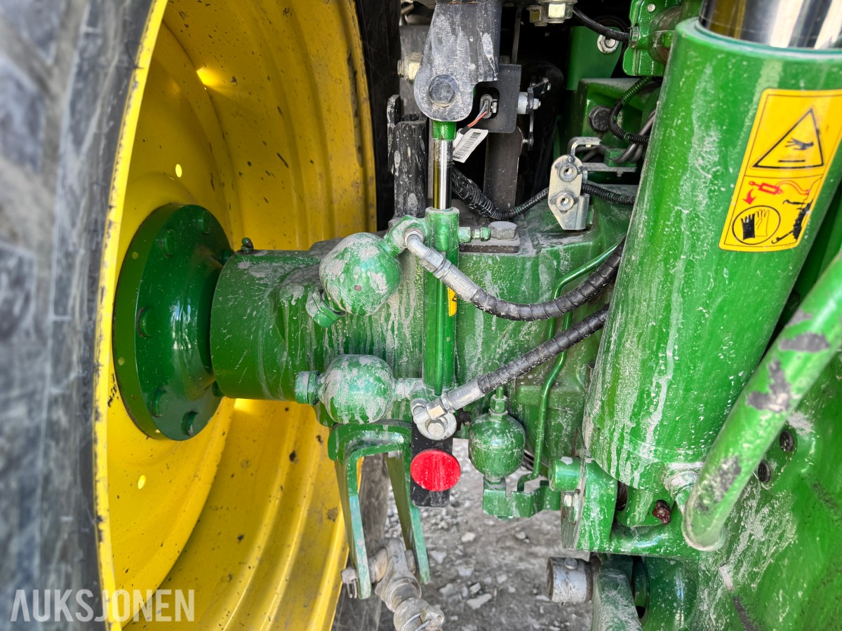 2021 John Deere 6155R med laster