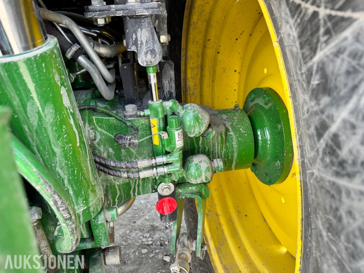 2021 John Deere 6155R med laster