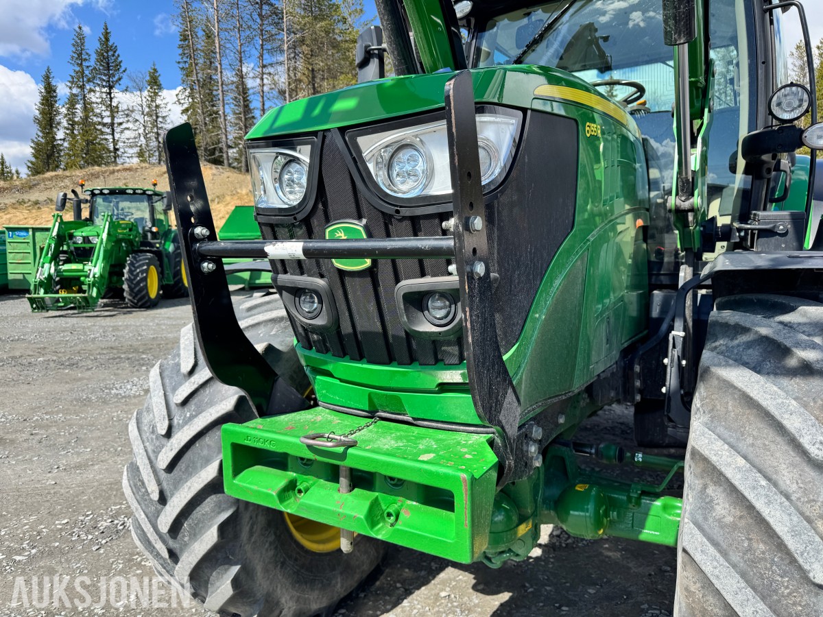 2021 John Deere 6155R med laster