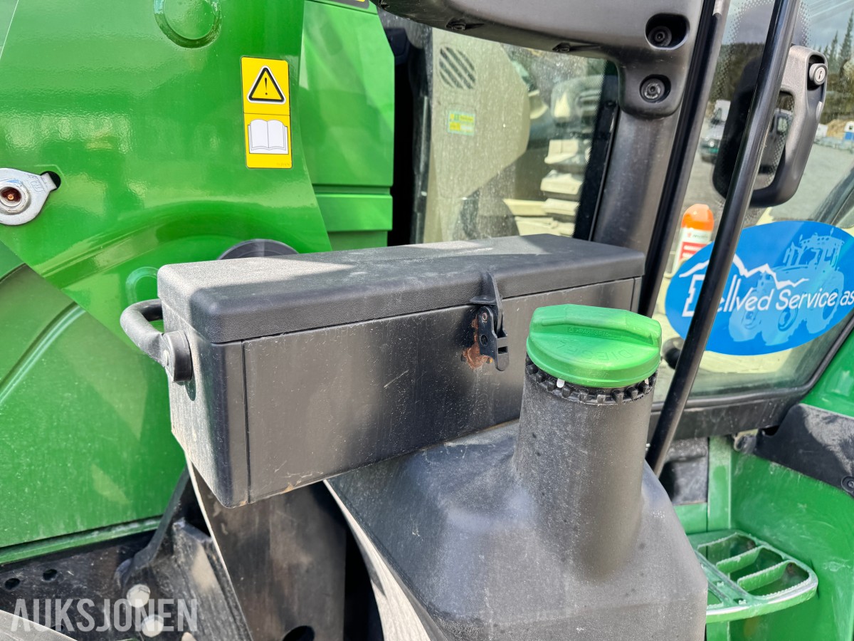 2021 John Deere 6155R med laster