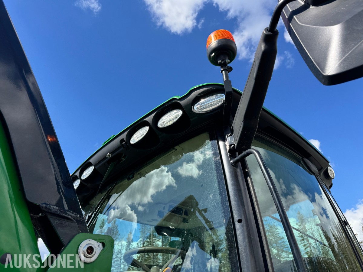 2021 John Deere 6155R med laster