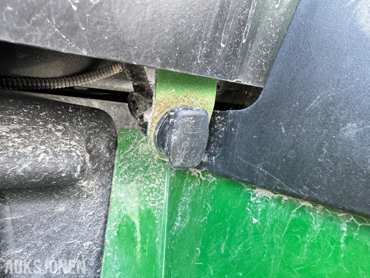 2021 John Deere 6155R med laster