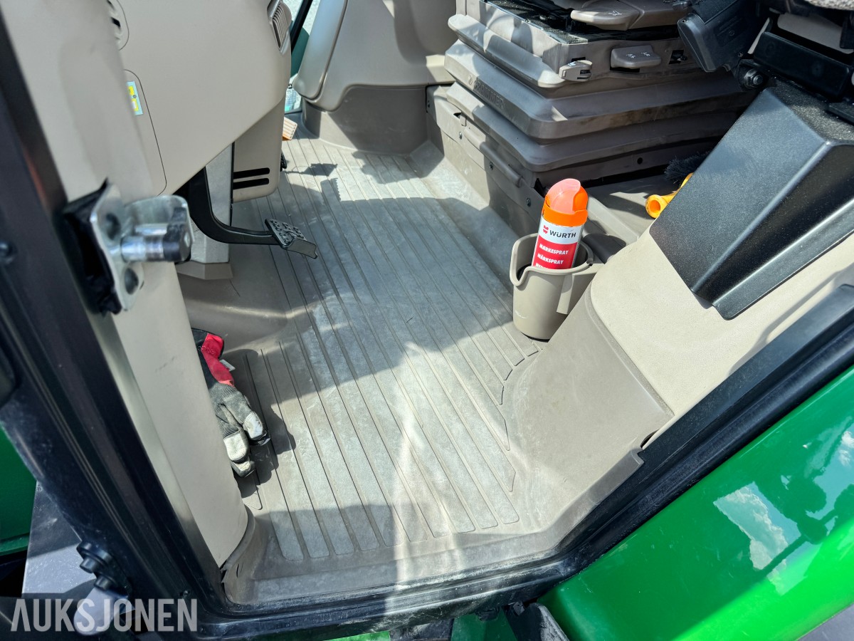 2021 John Deere 6155R med laster
