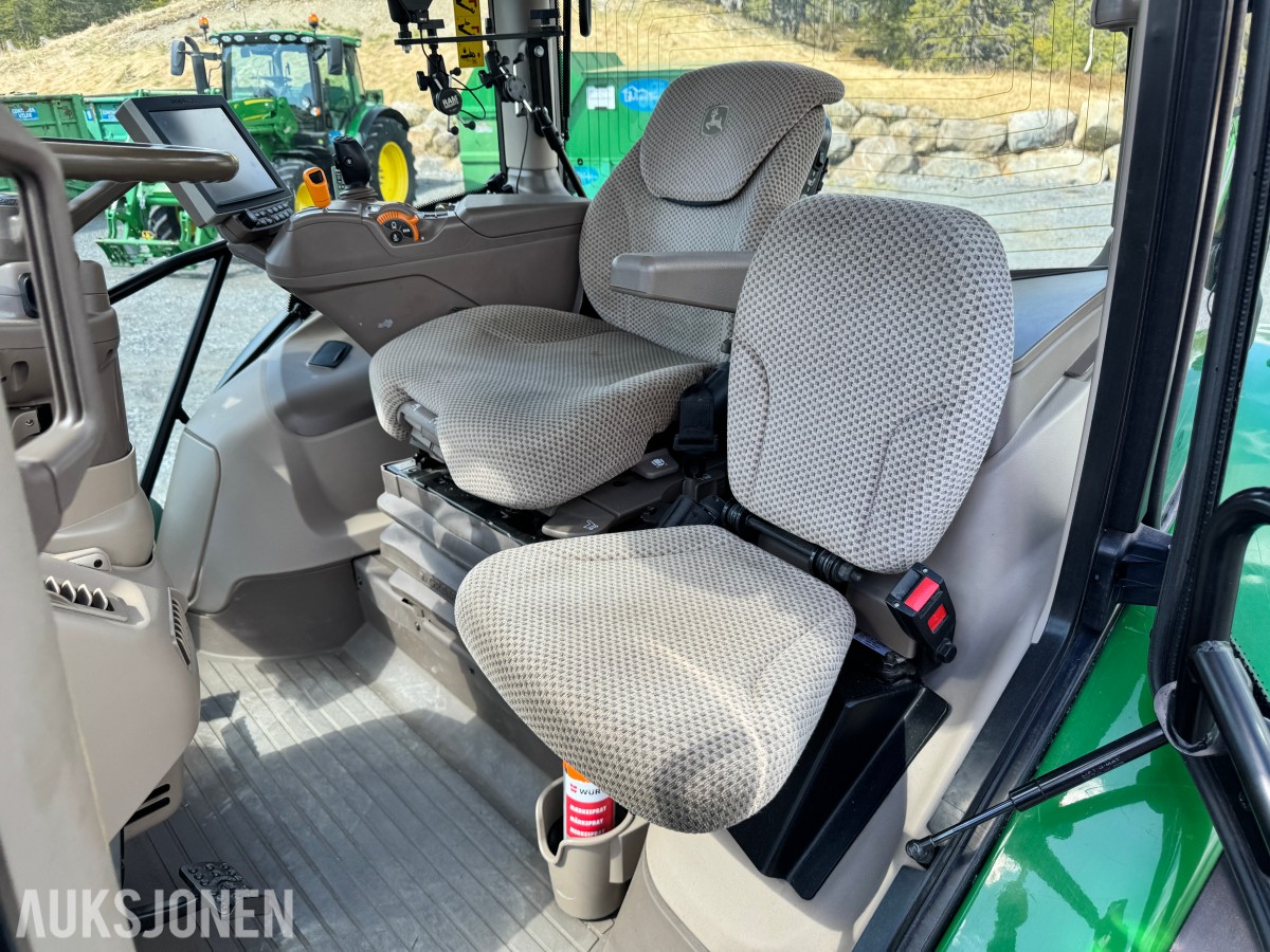 2021 John Deere 6155R med laster