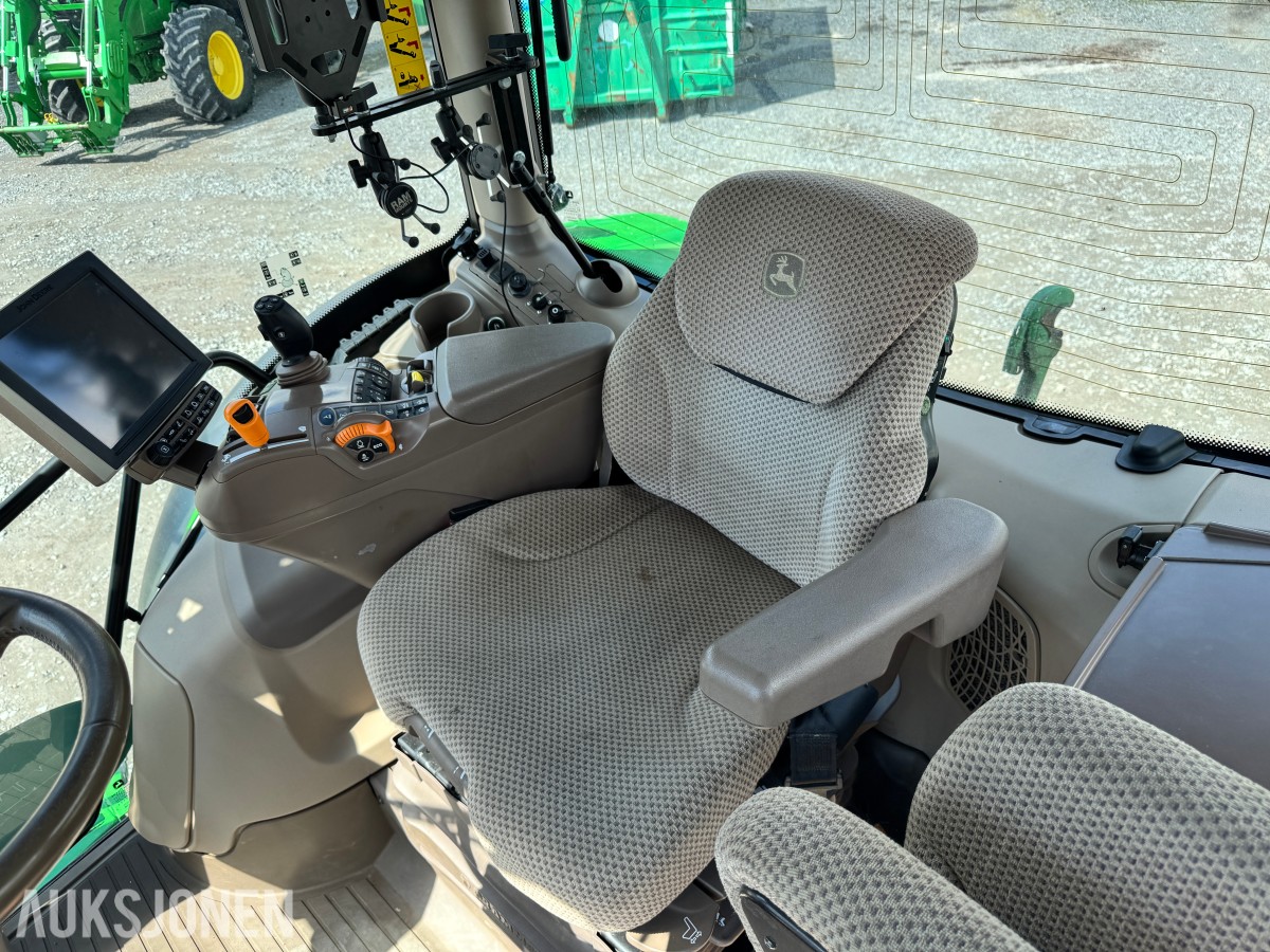 2021 John Deere 6155R med laster