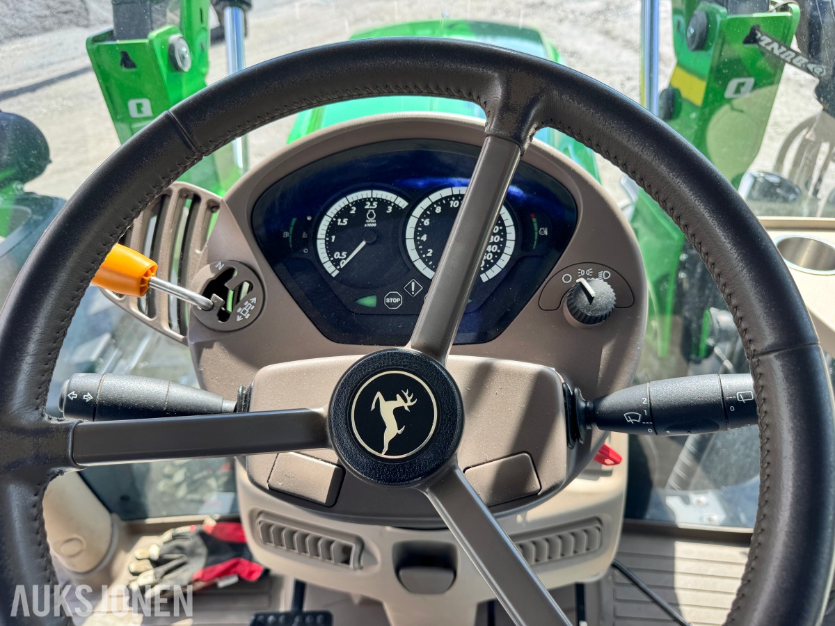 2021 John Deere 6155R med laster