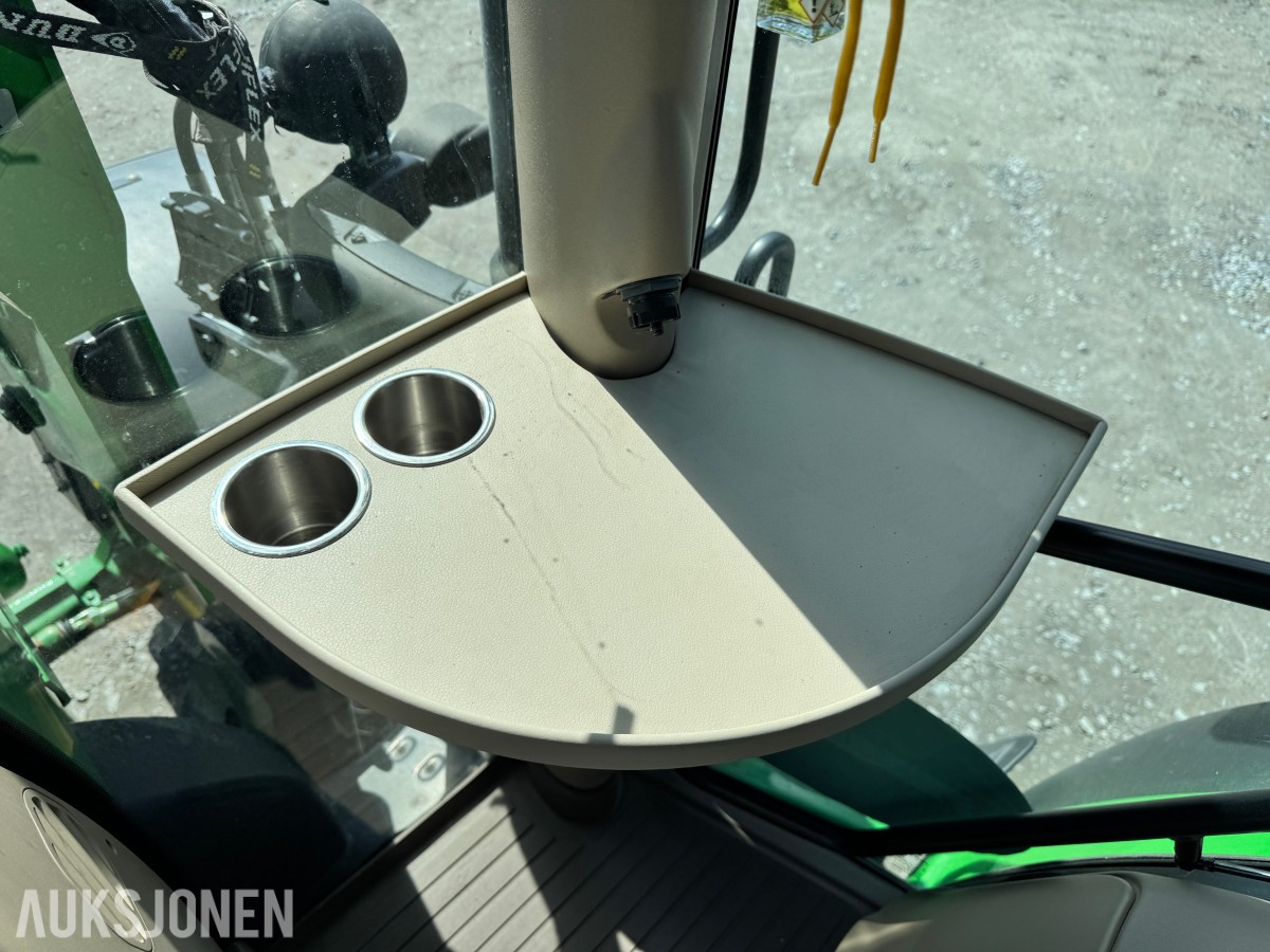 2021 John Deere 6155R med laster