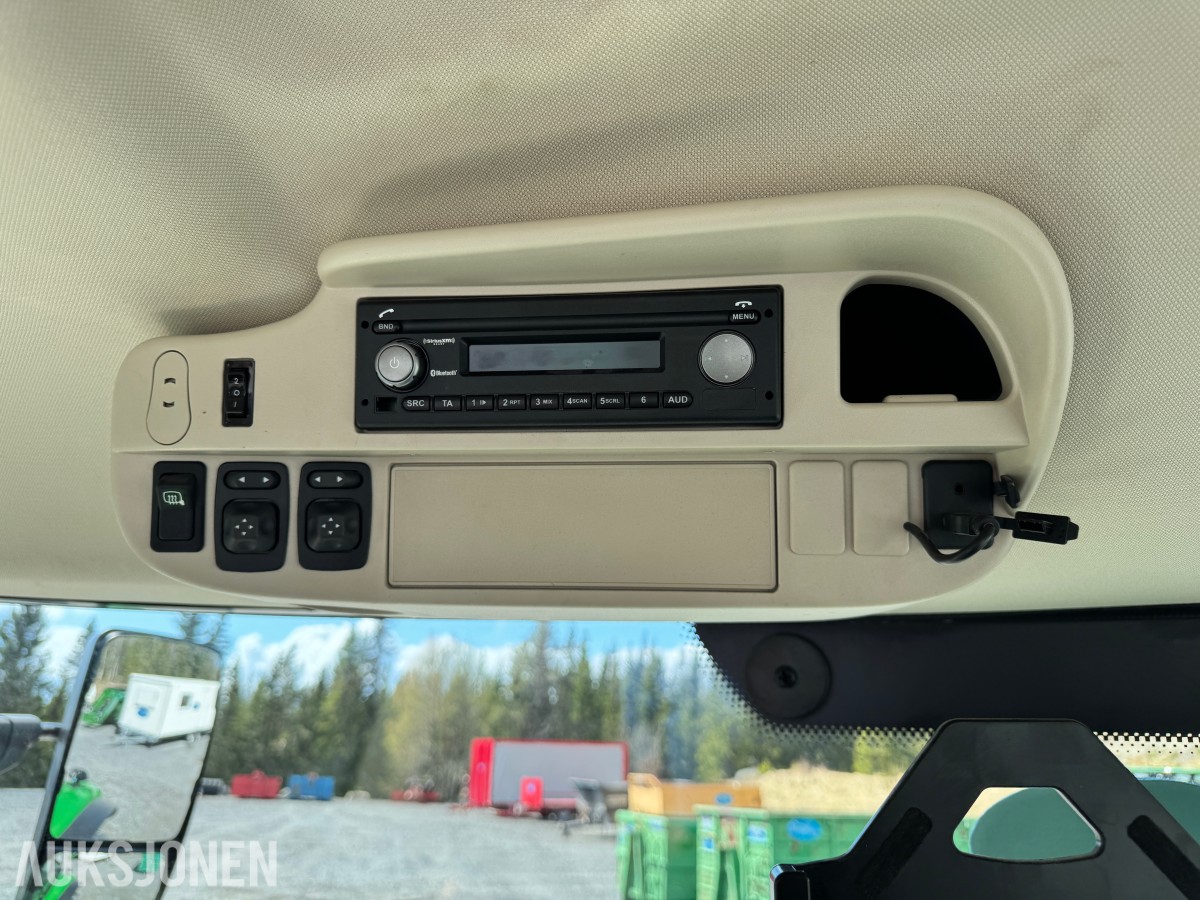 2021 John Deere 6155R med laster