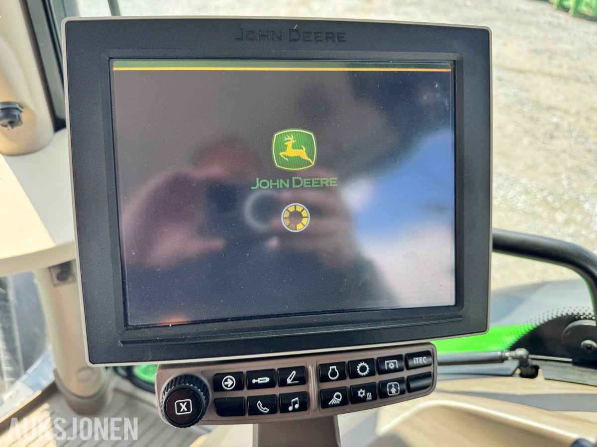 2021 John Deere 6155R med laster