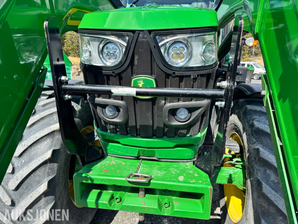 2021 John Deere 6155R med laster