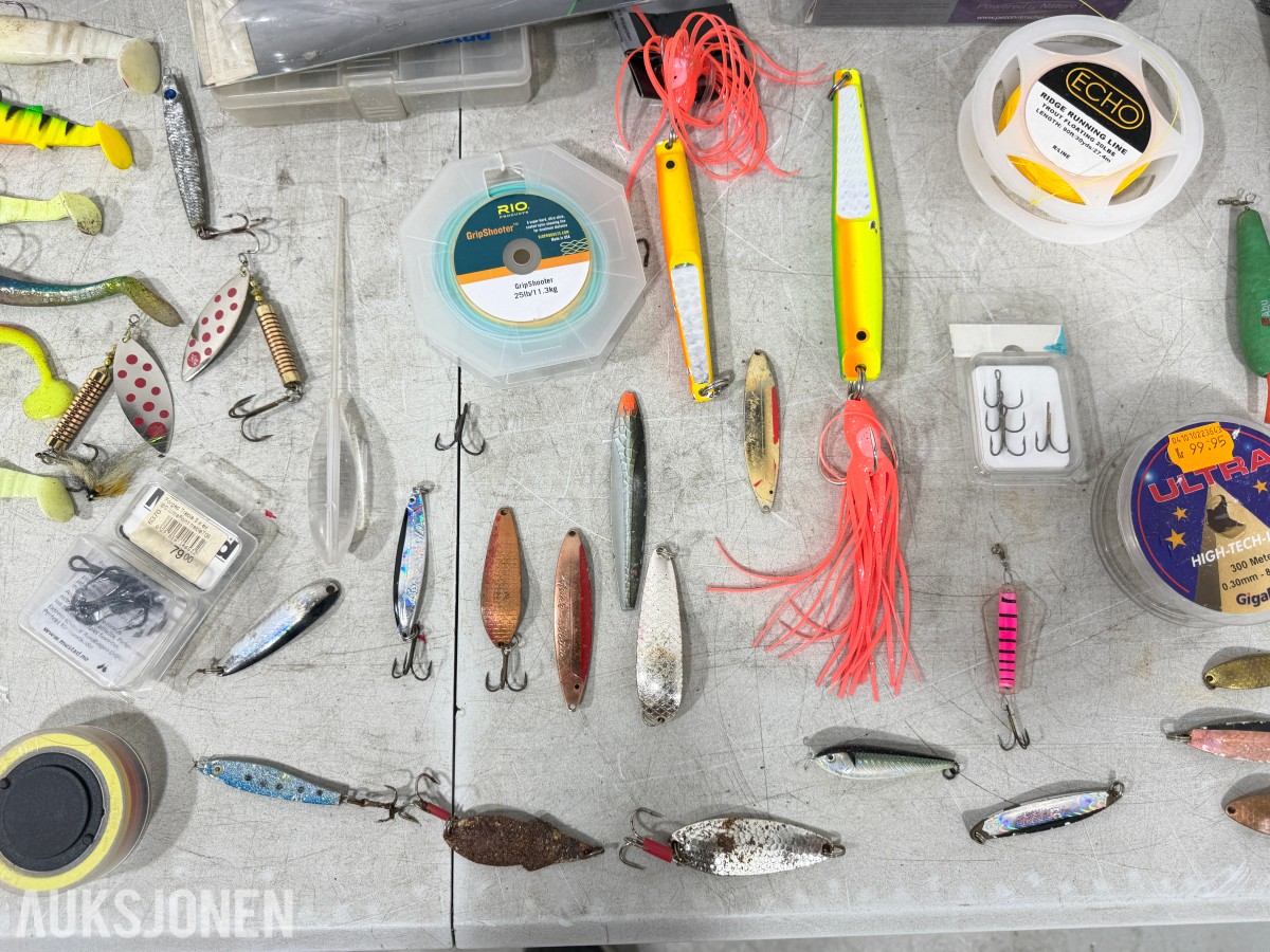 Fiskeutstyrspakke - Fiskestang, sneller, sluker, fluer, krokkasse og tilbehør