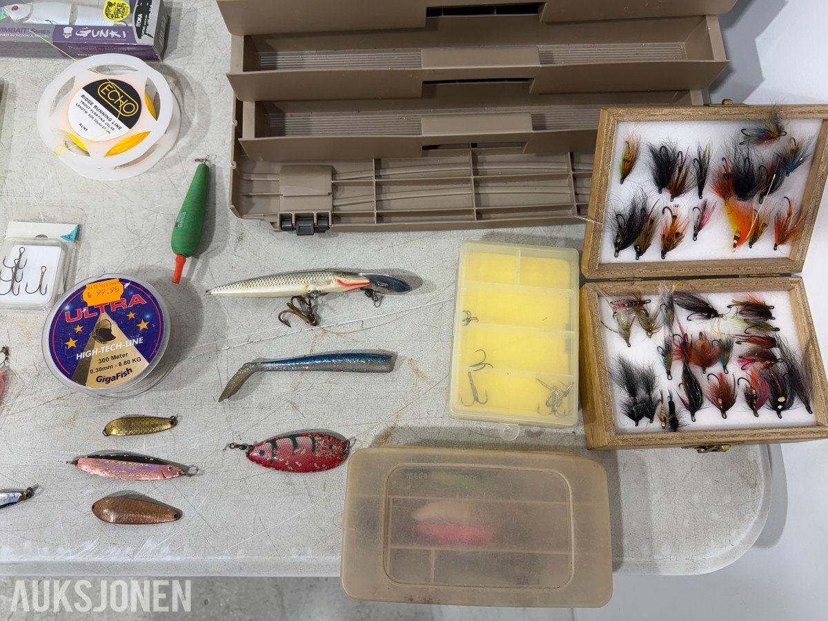 Fiskeutstyrspakke - Fiskestang, sneller, sluker, fluer, krokkasse og tilbehør