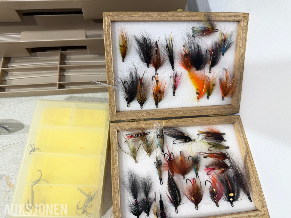 Fiskeutstyrspakke - Fiskestang, sneller, sluker, fluer, krokkasse og tilbehør