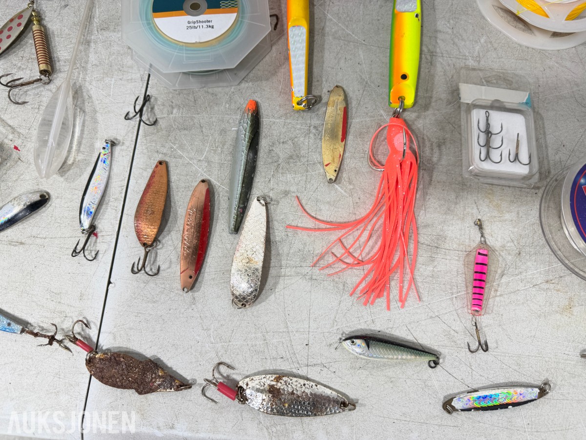 Fiskeutstyrspakke - Fiskestang, sneller, sluker, fluer, krokkasse og tilbehør