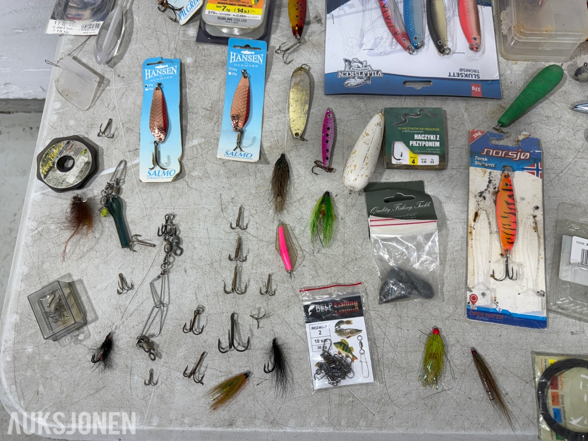 Fiskeutstyrspakke - Fiskestang, sneller, sluker, fluer, krokkasse og tilbehør