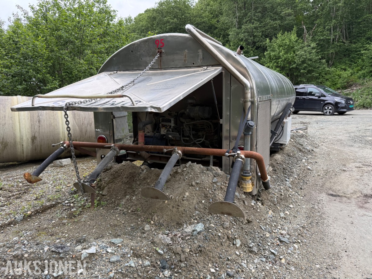 Vanntank på krokramme