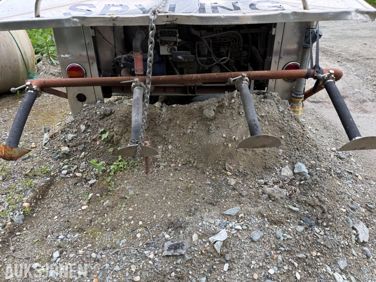 Vanntank på krokramme